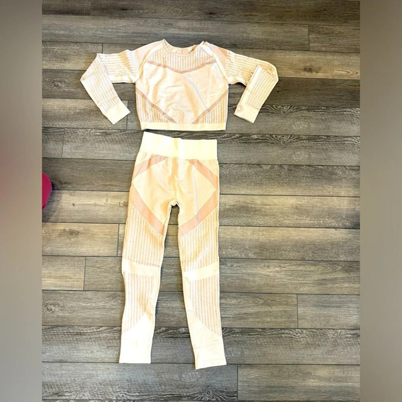NWT Women Seamless Stylish Beige Activewear Set Long Sleeve Sz M - Picture 1 of 5